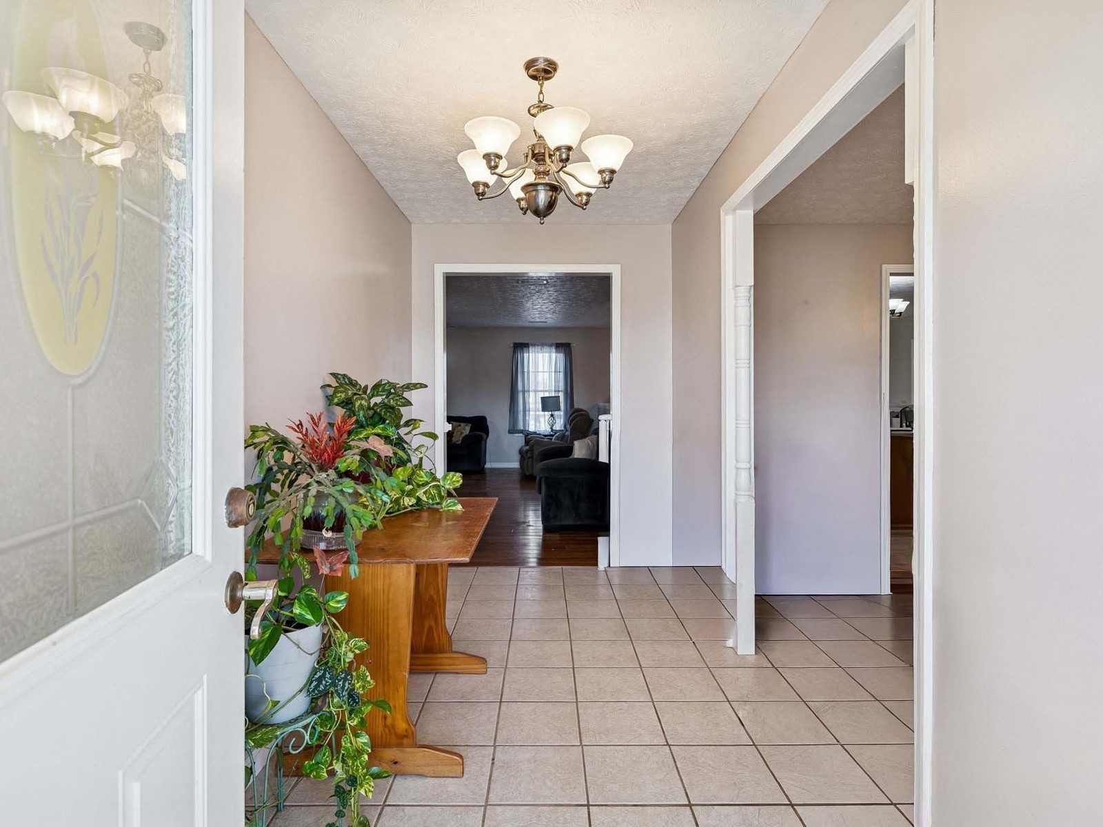 394 Pruett Road Dickson, TN 37055 - Photo 13 of 56 a hallway with flowers and wooden floor
