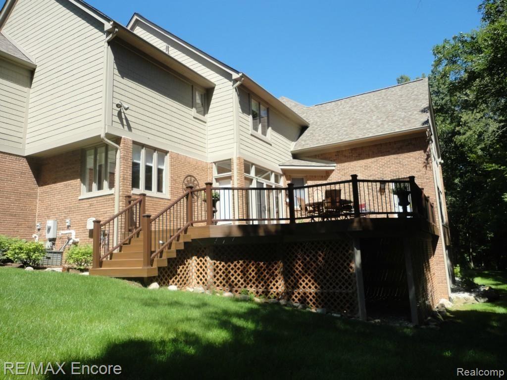 7789 Fieldstone Ridge Clarkston, MI 48348 - Photo 52 of 57 Deck on side.jpg