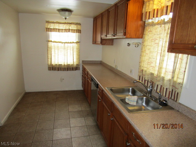 3807 Northampton Road Cleveland, OH 44121 - Photo 8 of 12