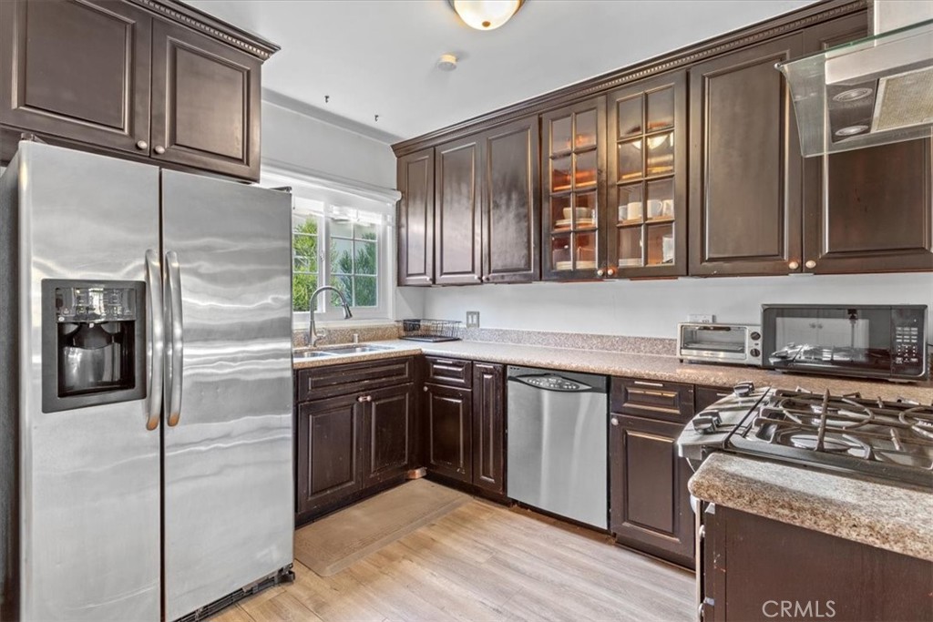 17900 Hatteras Street Encino, CA 91316 - Photo 3 of 17