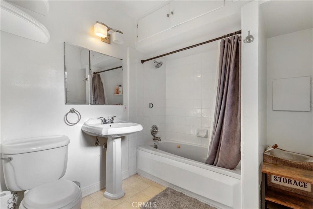 17900 Hatteras Street Encino, CA 91316 - Photo 10 of 17