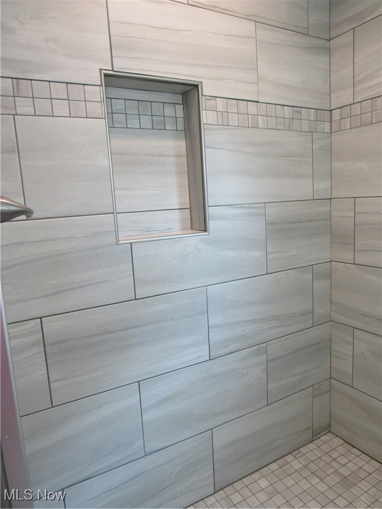 1120 Vincent Road Southeast North Canton, OH 44720 - Photo 28 of 50 Main Bathroom with tiled shower