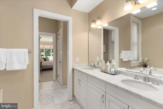 a en suite bathroom with double sink and a mirror