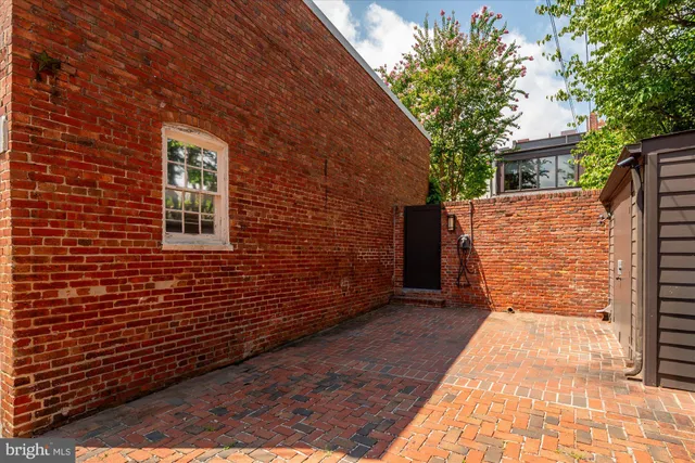 a view of a pathway along a building