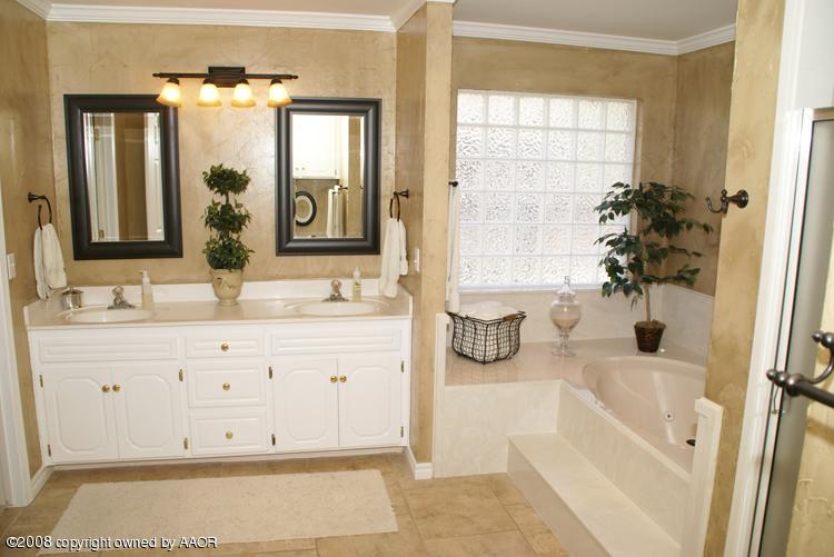 7100 Rochelle Lane Amarillo, TX 79109 - Photo 14 of 25 Master Bath