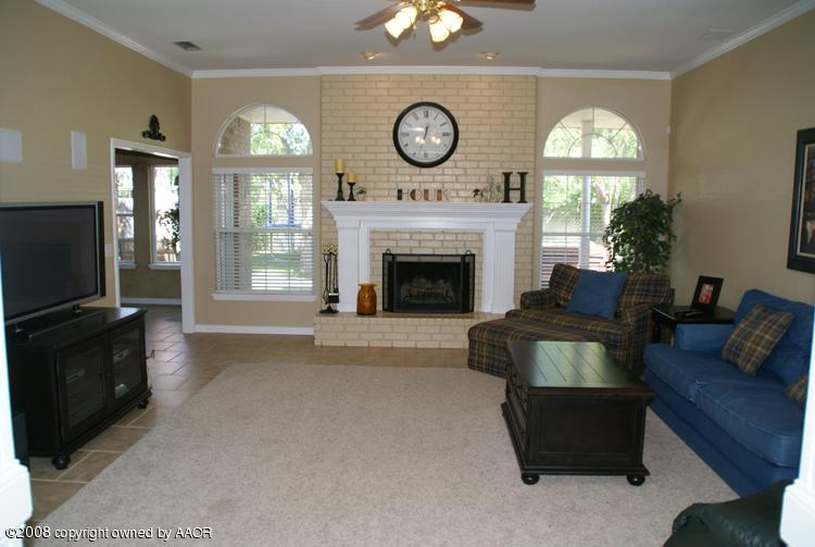 7100 Rochelle Lane Amarillo, TX 79109 - Photo 4 of 25 Living
