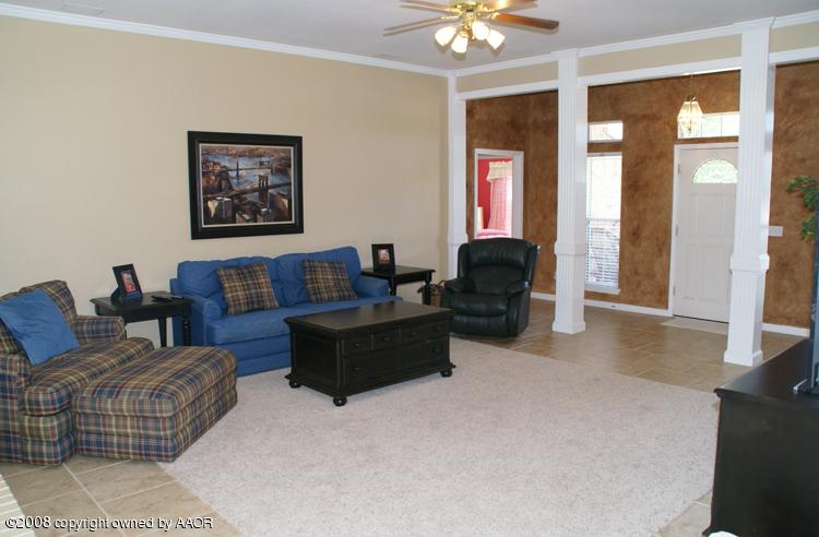 7100 Rochelle Lane Amarillo, TX 79109 - Photo 5 of 25 Living