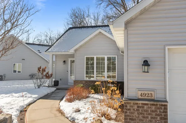 $499,900 | 4923 West Woods Creek Lane, Appleton, WI 54913