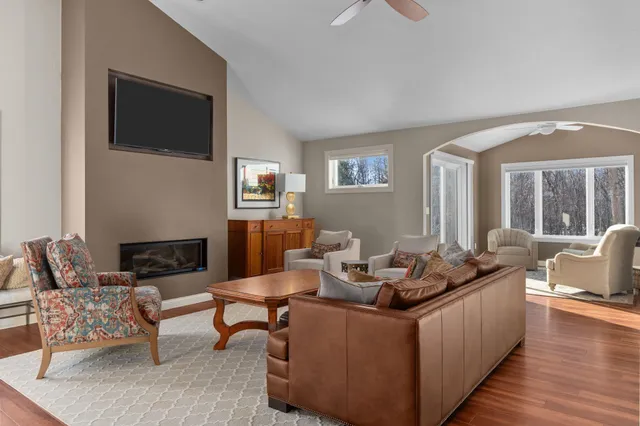 $499,900 | 4923 West Woods Creek Lane, Appleton, WI 54913