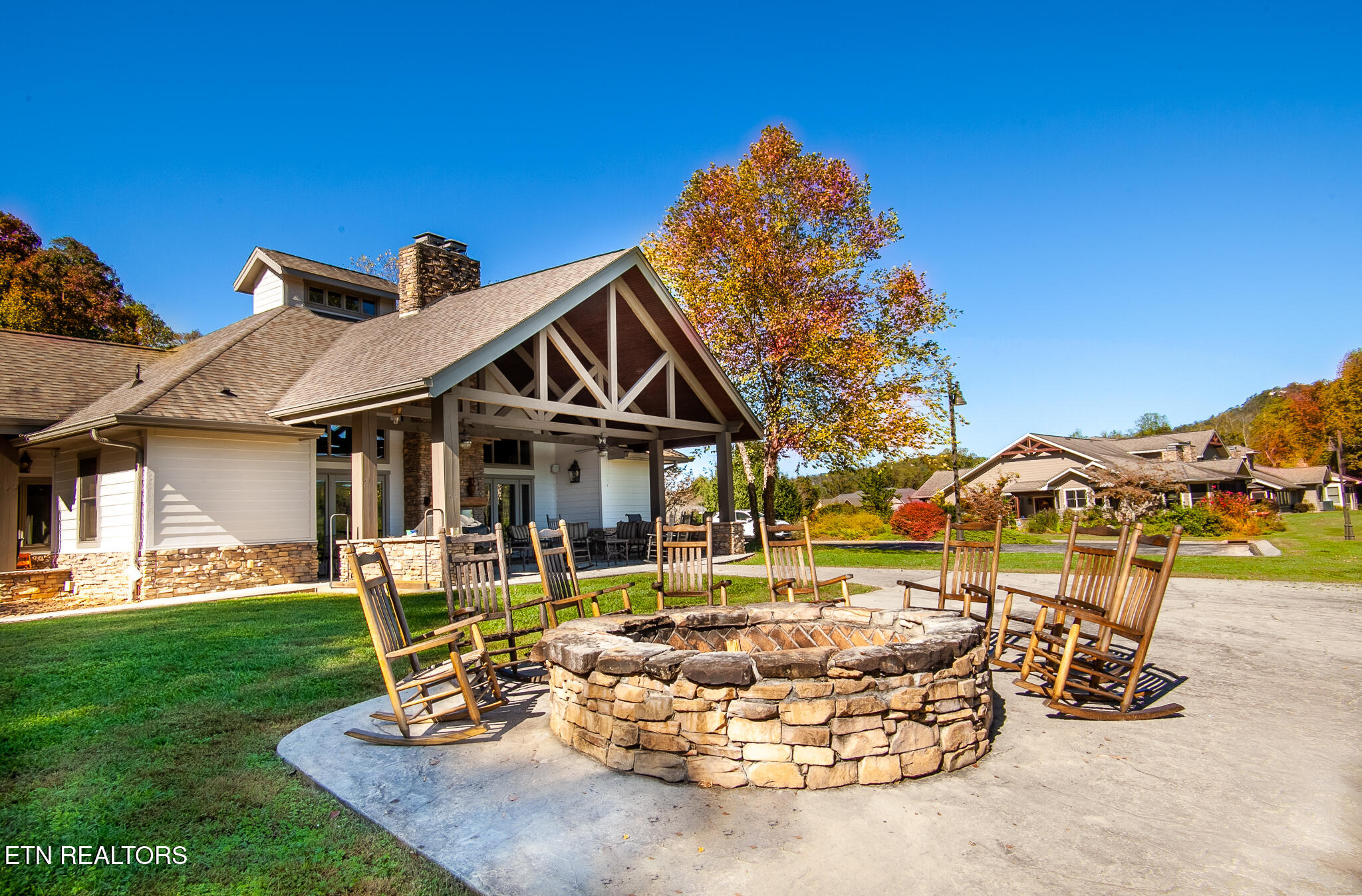 338 Shooting Star Loop, Unit 203 Townsend, TN 37882 - Photo 28 of 30 FallPhotos-8