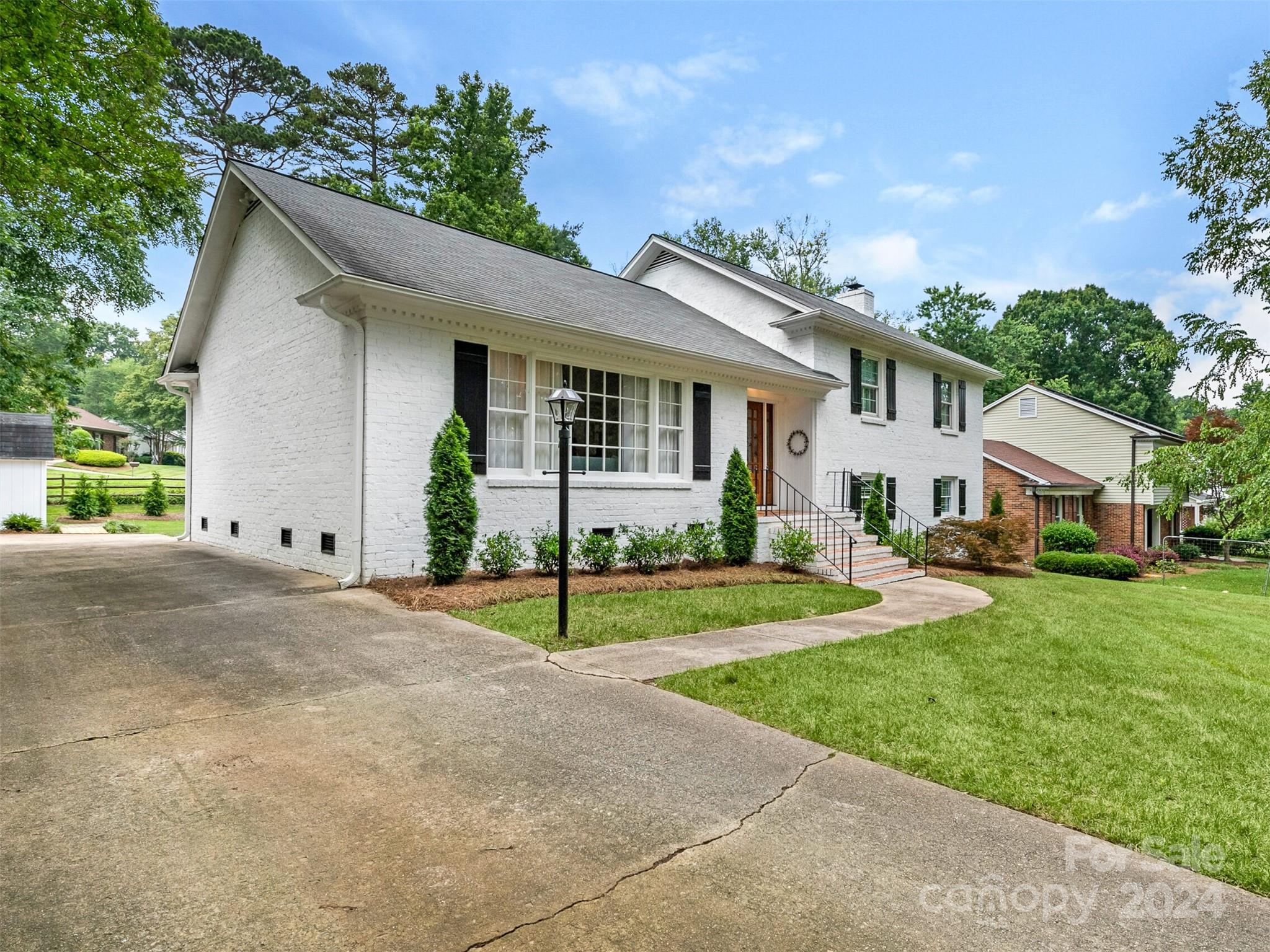 1201 Braeburn Road Charlotte, NC 28211 - Photo 30 of 31 Gallery Image 30