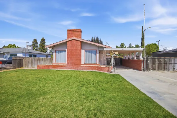 $265,000 | 239 West Adelaide Way, Dinuba, CA 93618