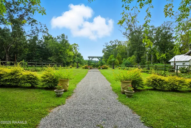 $1,800,000 | 1862 Bushville Highway, Arnaudville, LA 70512