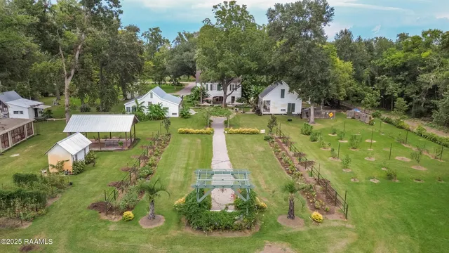 $1,800,000 | 1862 Bushville Highway, Arnaudville, LA 70512