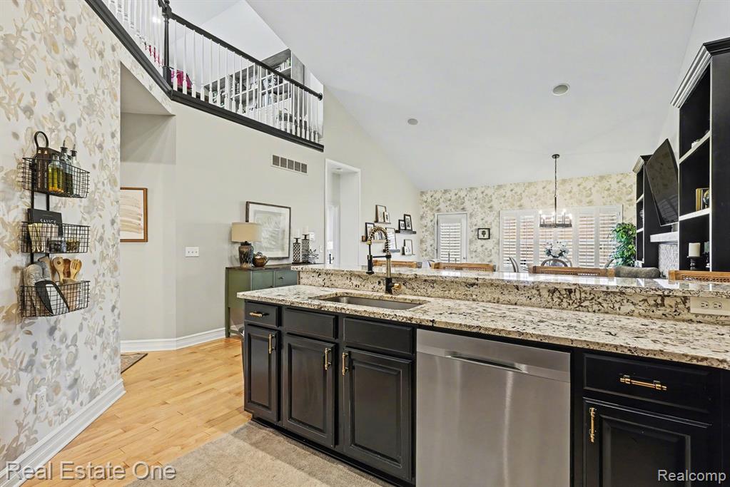 686 West Bluff Court, Unit 23 Rochester Hills, MI 48307 - Photo 7 of 43