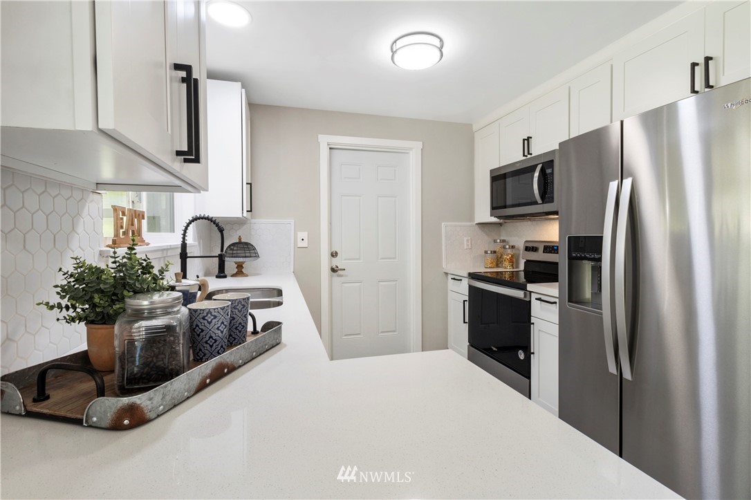 10020 126th Avenue Southeast Renton, WA 98056 - Photo 10 of 30 Gallery Image 10