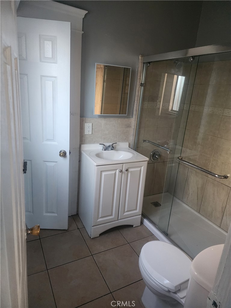 1470 East 42nd Street Los Angeles, CA 90011 - Photo 3 of 6