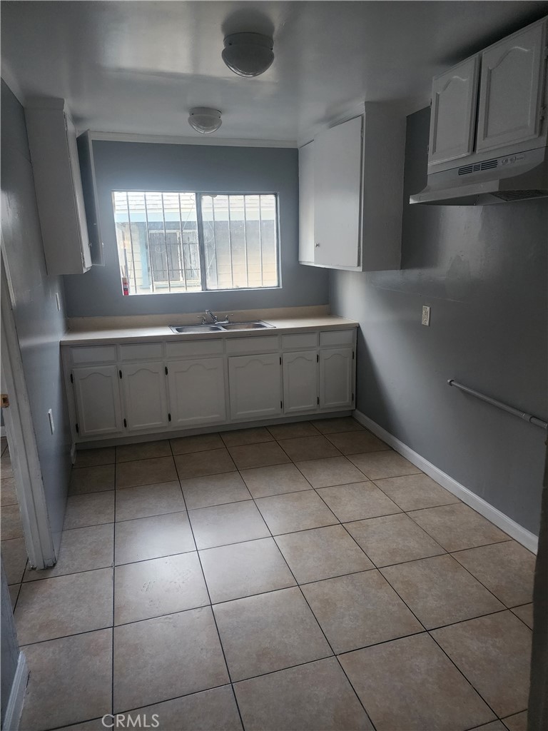 1470 East 42nd Street Los Angeles, CA 90011 - Photo 4 of 6