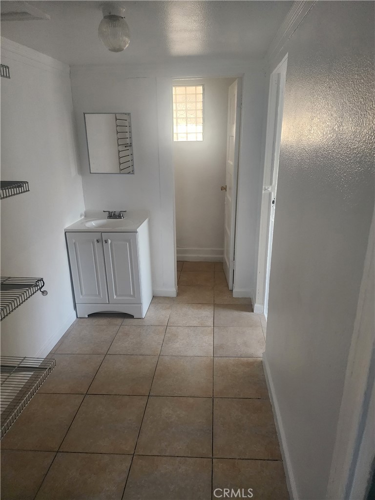 1470 East 42nd Street Los Angeles, CA 90011 - Photo 5 of 6