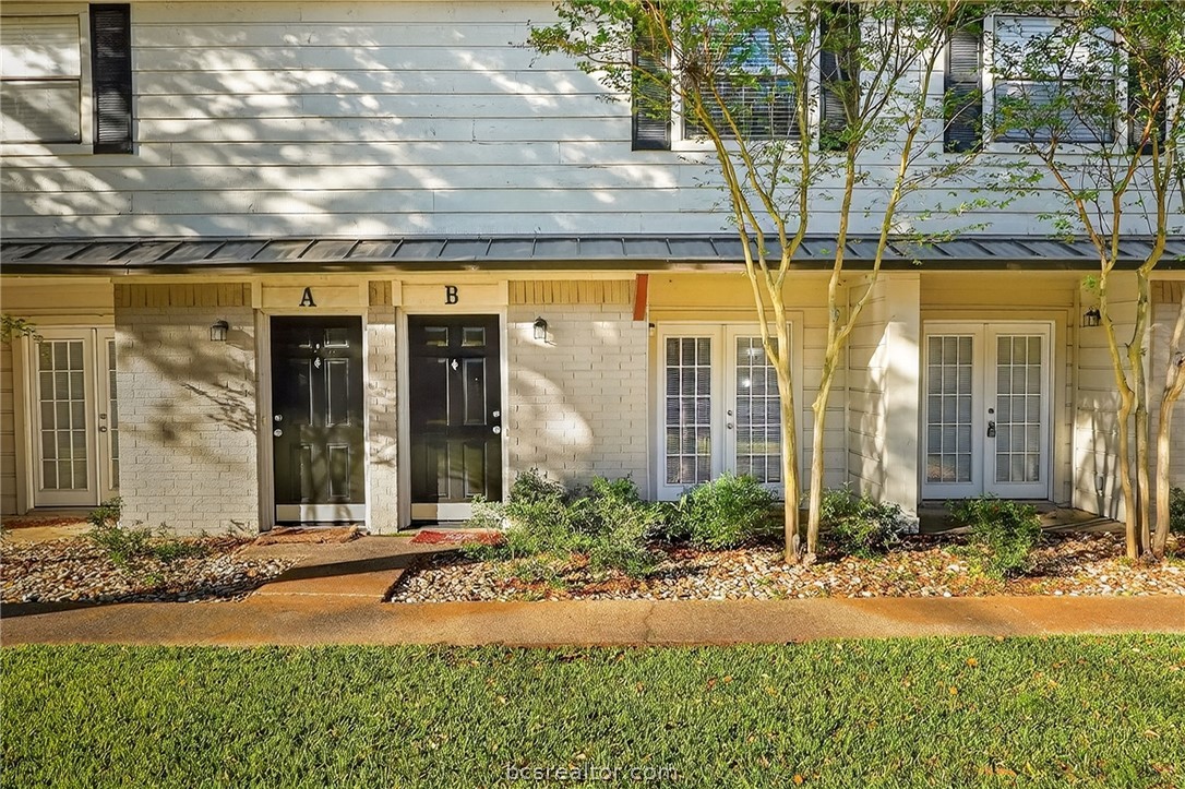 1400 Summit Street, Unit B College Station, TX 77845 - Photo 2 of 28
