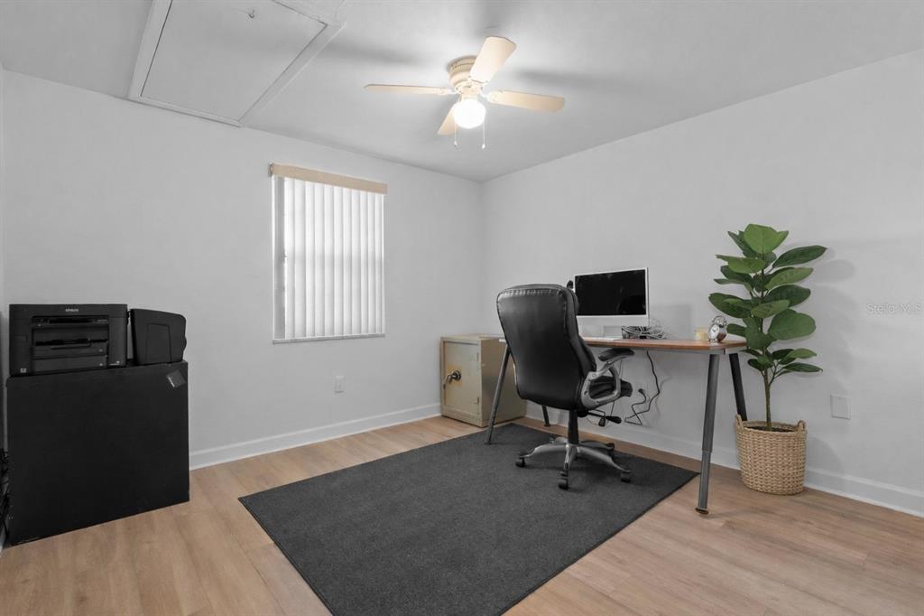 4409 Summersun Drive New Port Richey, FL 34652 - Photo 11 of 23 a workspace with furniture and a potted plant