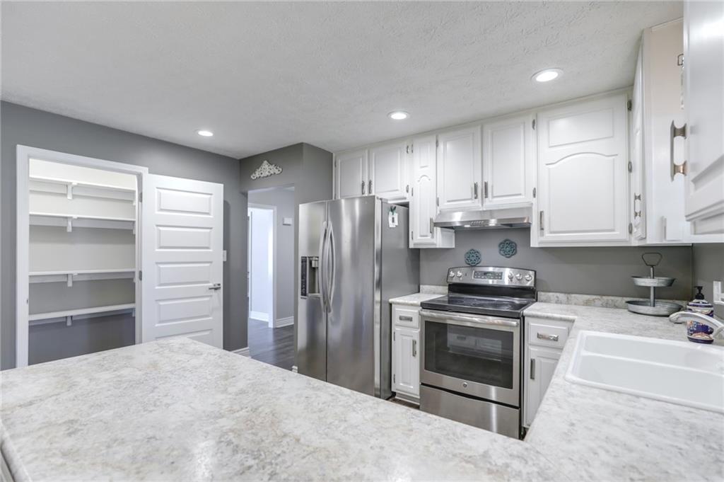 617 Ralston Road Indianapolis, IN 46217 - Photo 8 of 30 Gallery Image 8