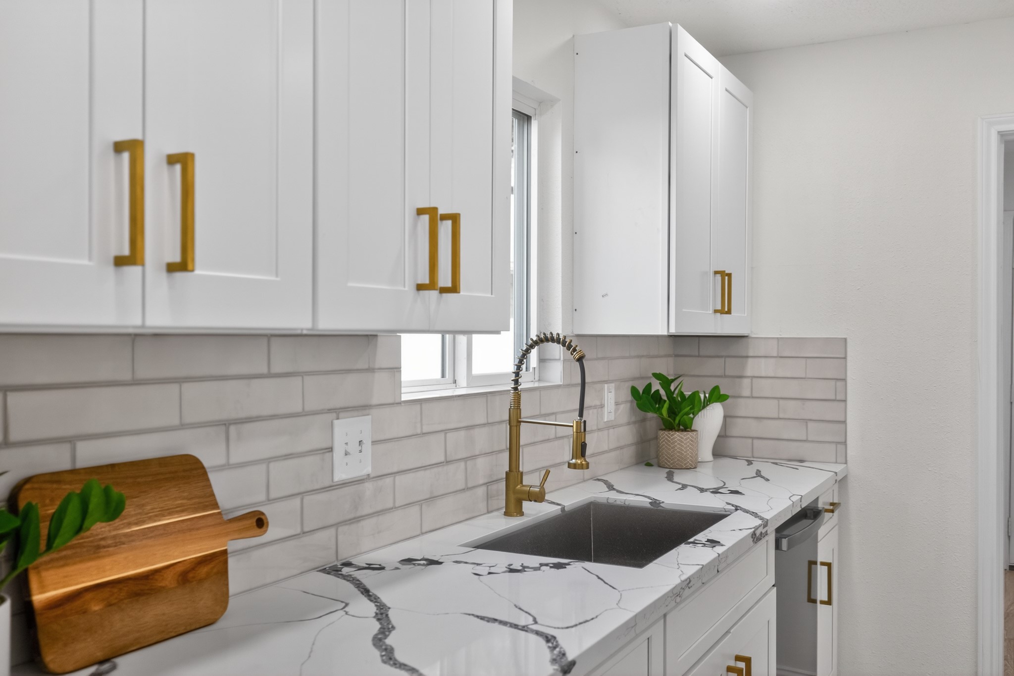 6207 Rollingbrook Drive Houston, TX 77096 - Photo 11 of 47