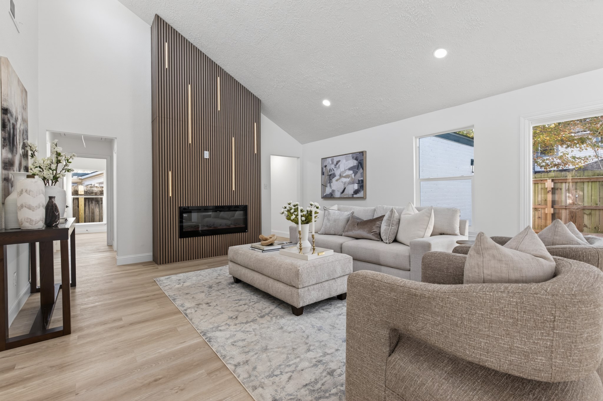 6207 Rollingbrook Drive Houston, TX 77096 - Photo 4 of 47