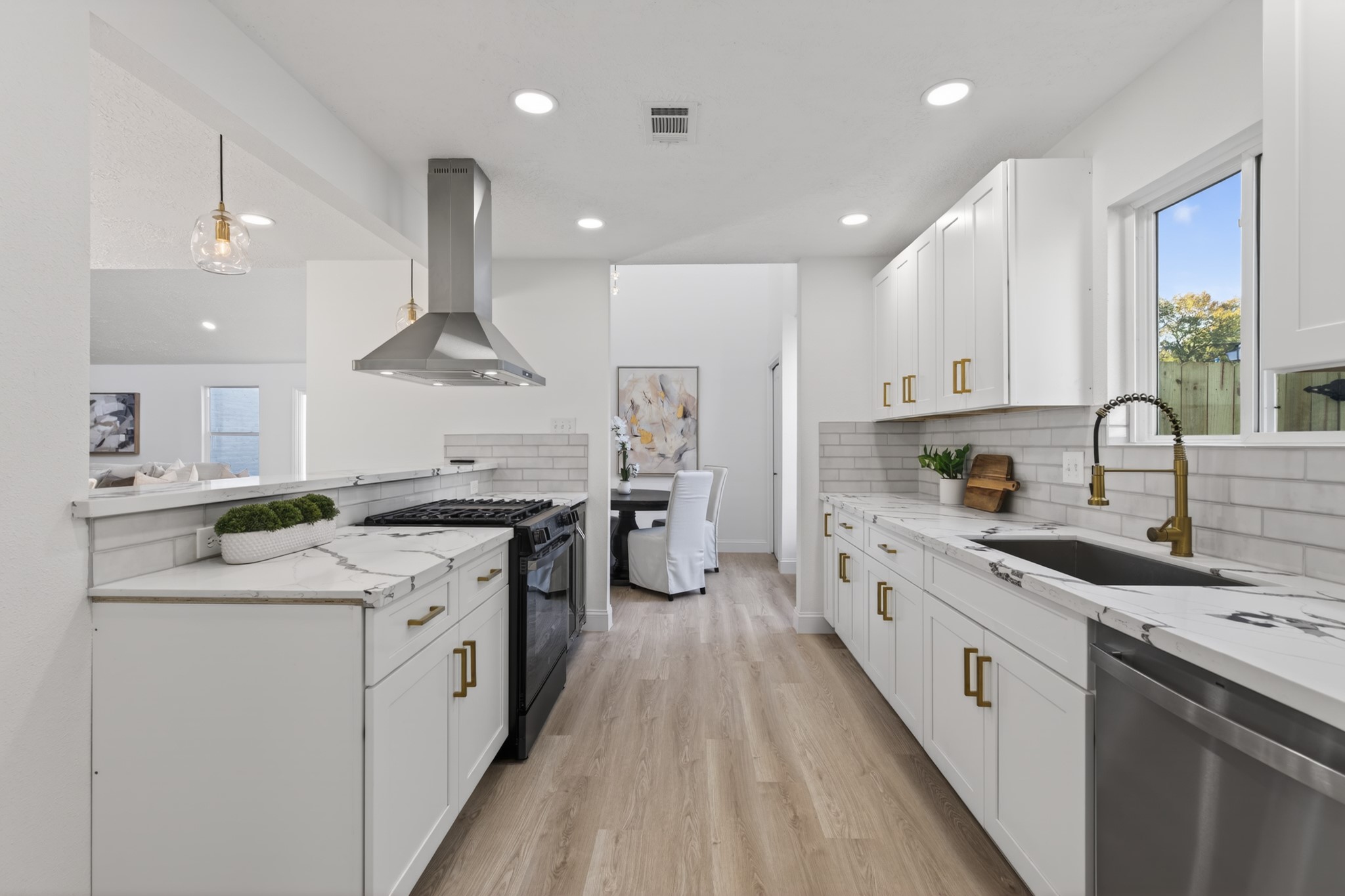 6207 Rollingbrook Drive Houston, TX 77096 - Photo 9 of 47