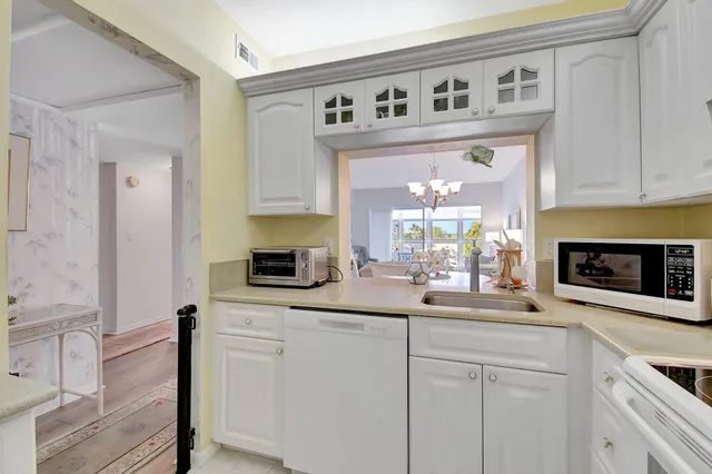 $369,000 | 1481 South Ocean Boulevard, Unit 413A, Lauderdale-by-the-Sea, FL 33062