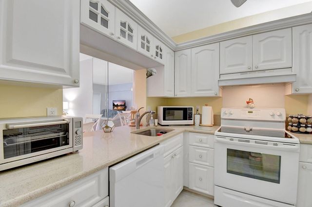 $369,000 | 1481 South Ocean Boulevard, Unit 413A, Lauderdale-by-the-Sea, FL 33062