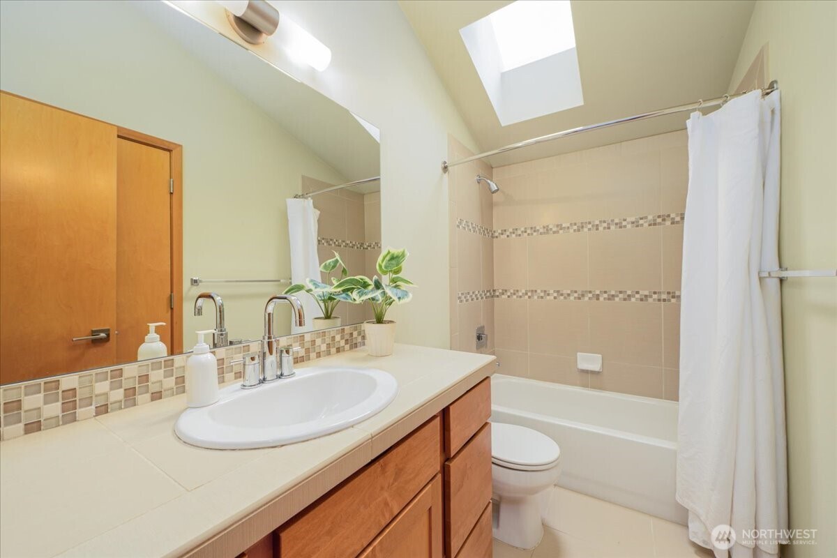 1145 North 91st Street, Unit A Seattle, WA 98103 - Photo 13 of 28