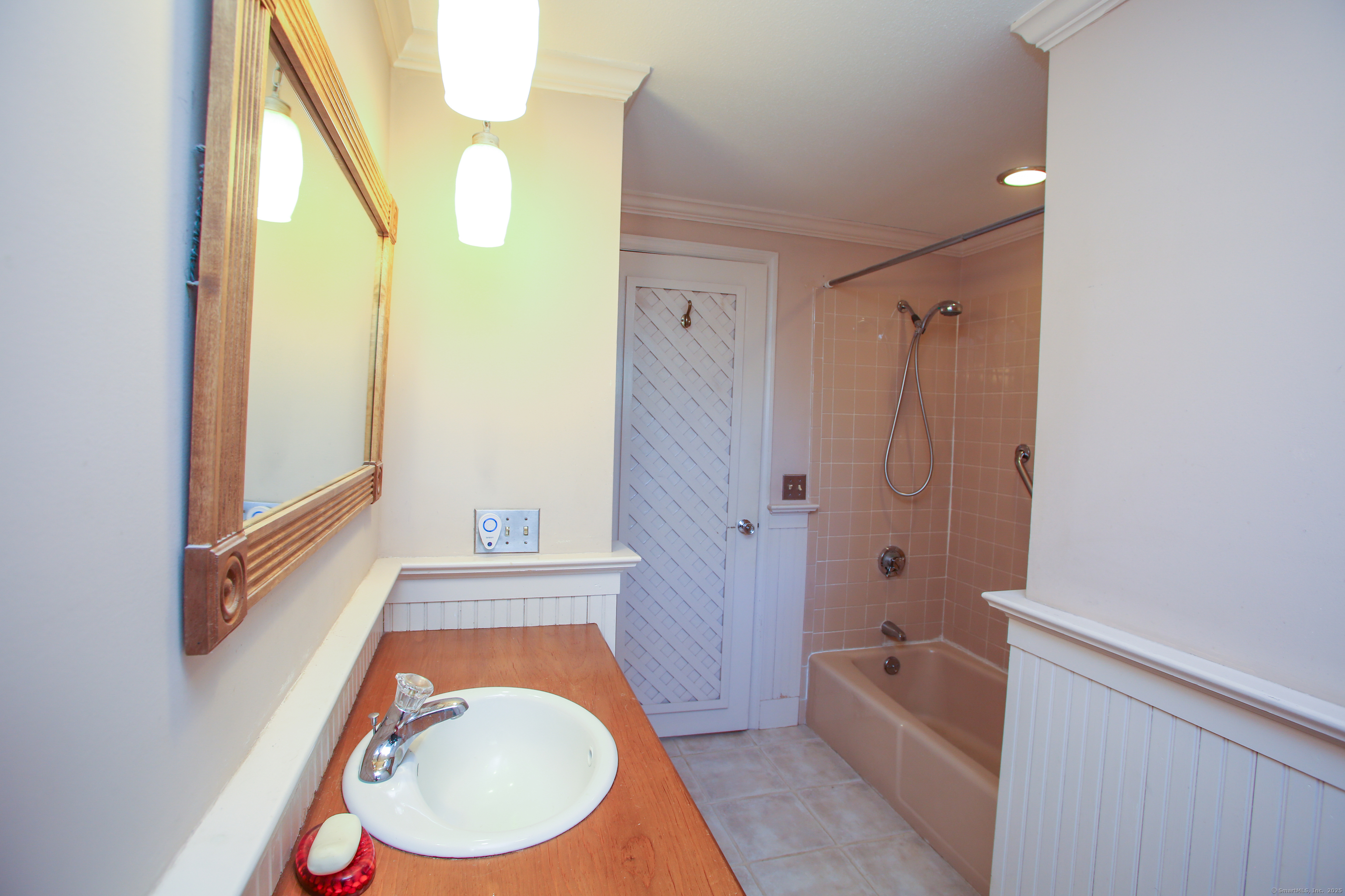 118 Washinee Heights Road Salisbury, CT 06068 - Photo 14 of 31 a bathroom with a toilet a sink and a bathtub