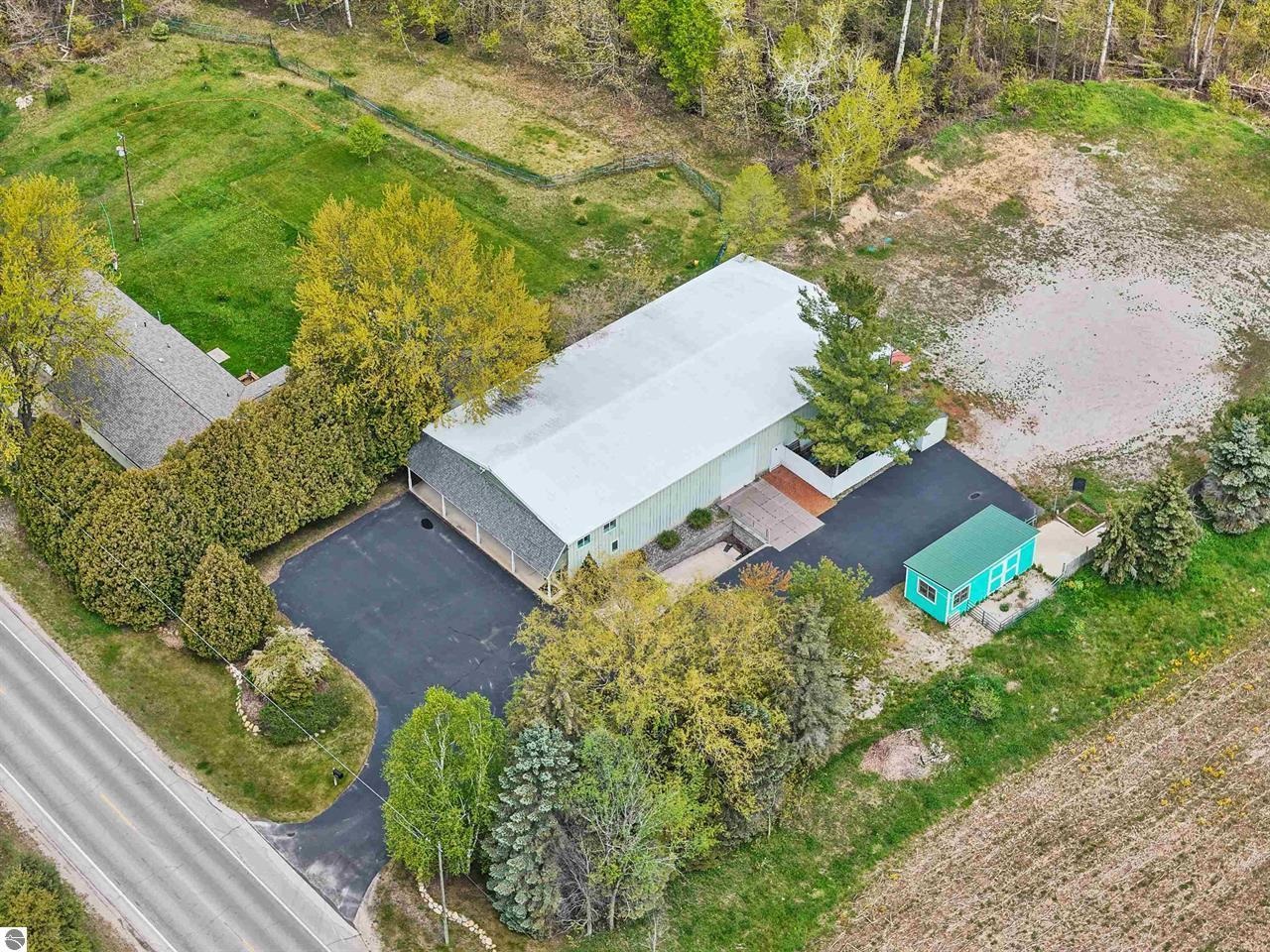 9435 East Cherry Bend Road Traverse City, MI 49684 - Photo 3 of 7