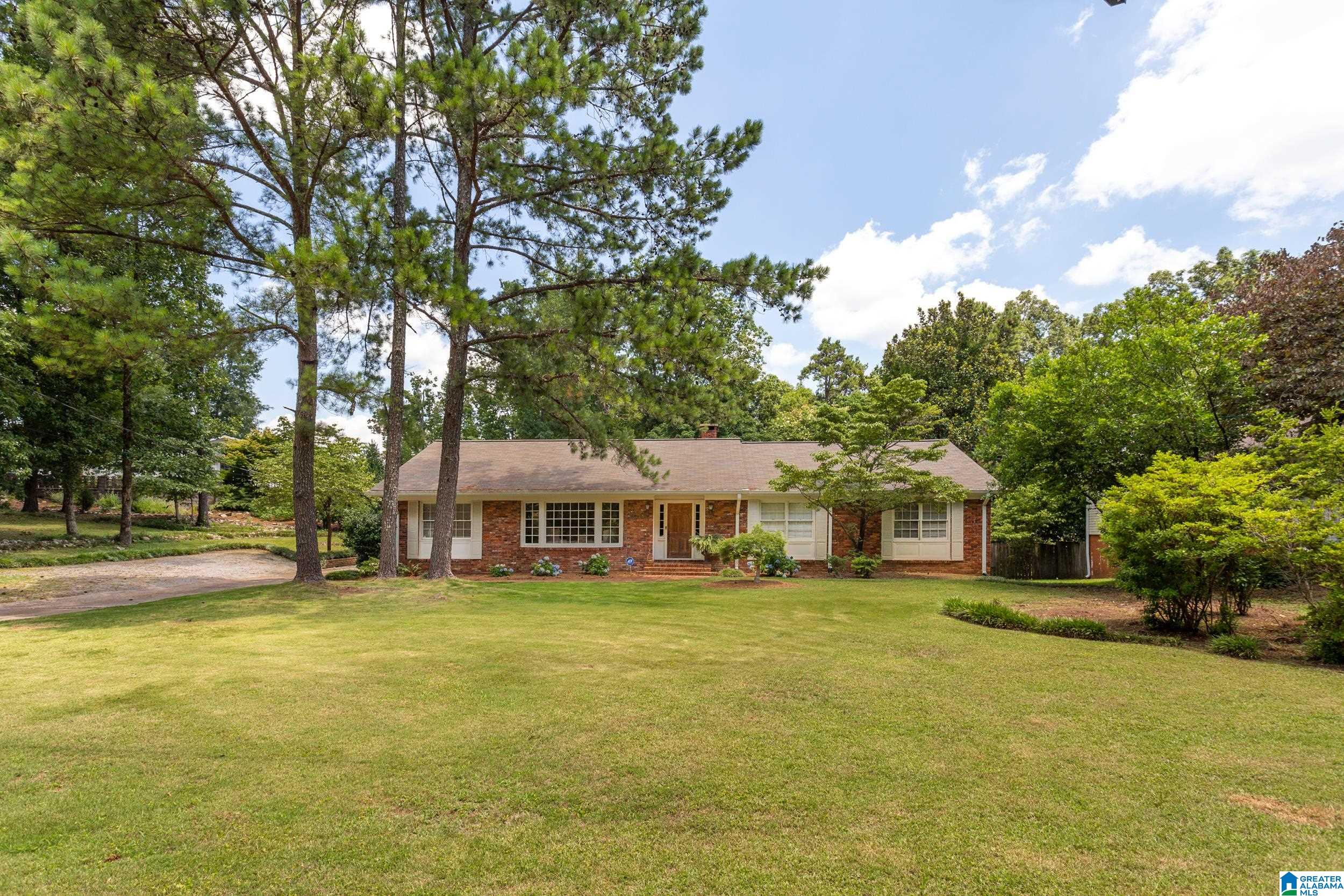 421 Wildwood Road Anniston, AL 36207 - Photo 1 of 40