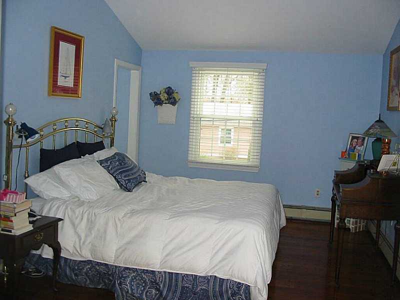 20 Cormier Road Lincoln, RI 02865 - Photo 18 of 21 Bedroom.
