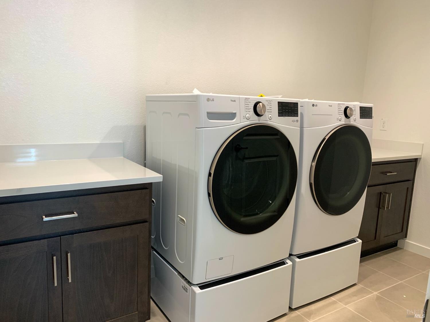 2640 Hopscotch Street Rio Vista, CA 94571 - Photo 8 of 51 a utility room with dryer and washer