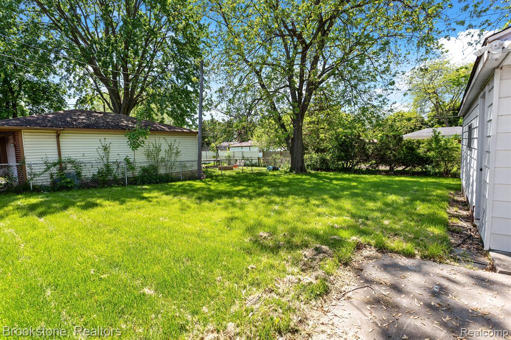 32039 Hayes Road Warren, MI 48088 - Photo 29 of 30