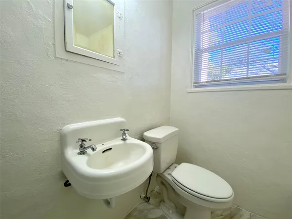 $1,600 | 5009 Avenue G, Unit A, Austin, TX 78751