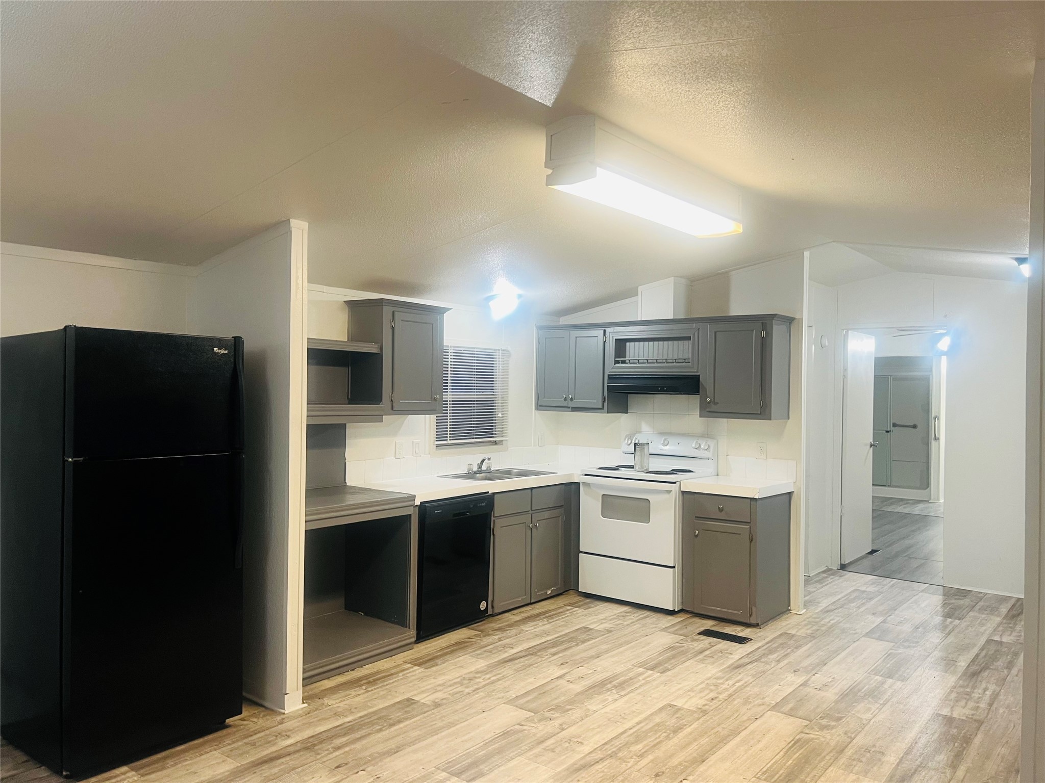 2106 Avenue C Rosenberg, TX 77471 - Photo 2 of 20