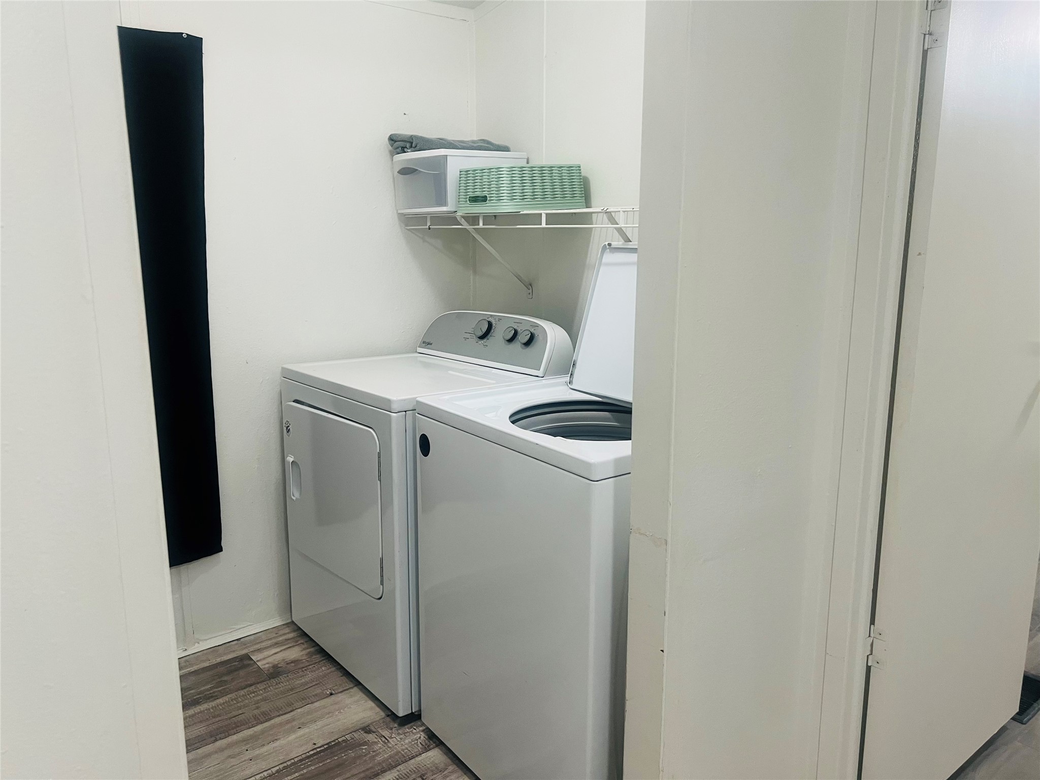 2106 Avenue C Rosenberg, TX 77471 - Photo 8 of 20 a utility room with dryer and washer