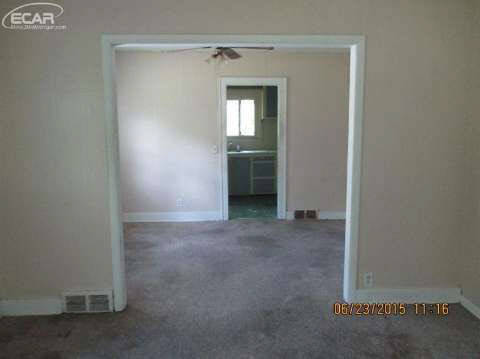 1590 Eberly Road Flint, MI 48532 - Photo 8 of 24 20442068-7.JPG