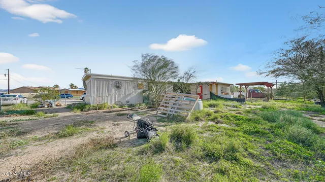 a view of a house with a back yard