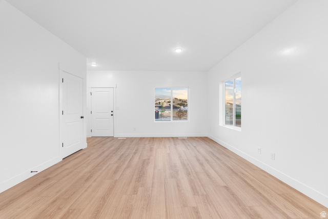 1563 South Deerbrook Road, Unit 267CHM Santaquin, UT 84655 - Photo 6 of 13 Spacious room featuring wood-finish flooring, recessed lighting, and bright white walls
