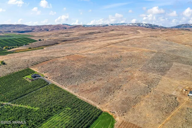 a view of an ocean beach