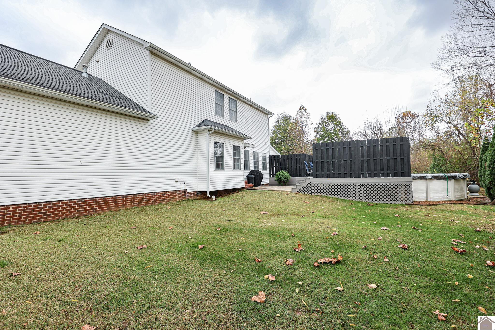 390 Inman Cove Paducah, KY 42001 - Photo 8 of 35 Backyard