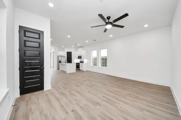 $2,500 | 3308 Hardy Street, Houston, TX 77009