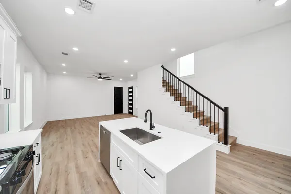 $2,500 | 3308 Hardy Street, Houston, TX 77009