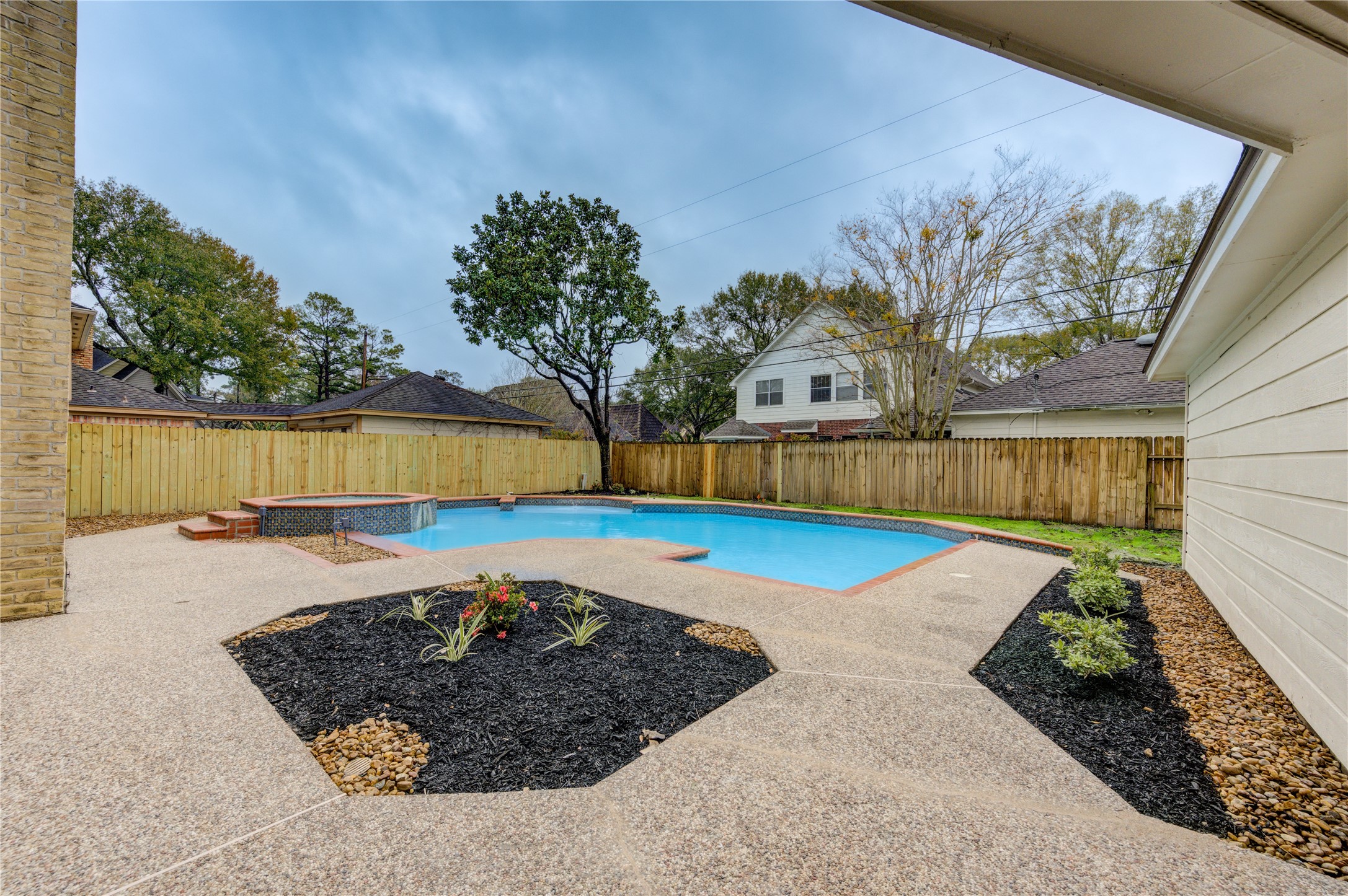 12015 Laneview Drive Houston, TX 77070 - Photo 34 of 40 a view of a backyard with plants
