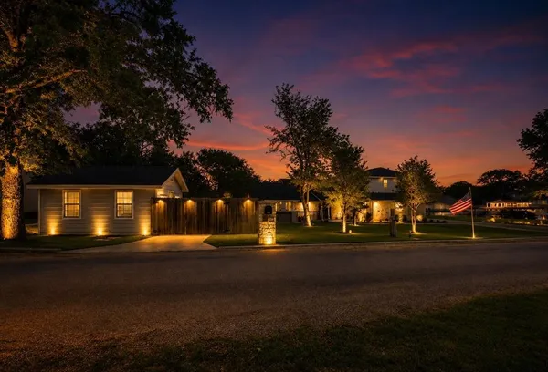 $1,129,999 | 608 Casas Del Norte Court, Granbury, TX 76049